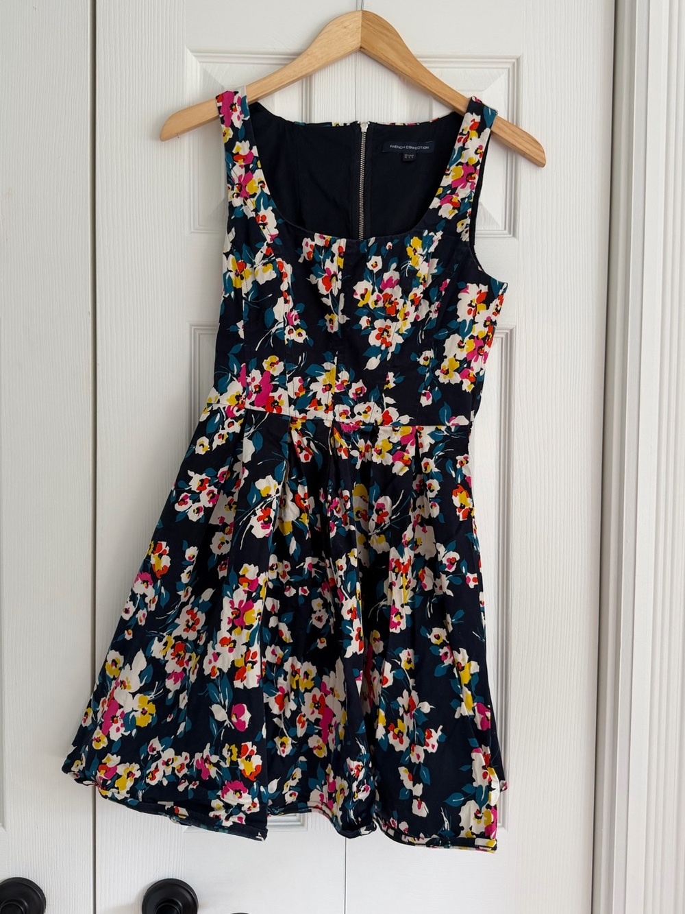 French Connection Navy Floral Fit & Flare Dress Size US 6 - Picture 2 of 9